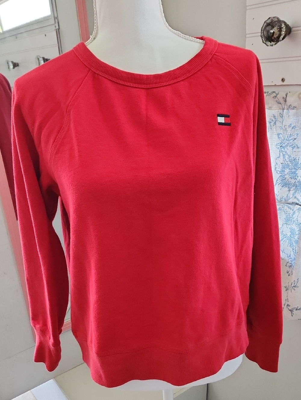 Tommy Hilfiger Women's Red Crewneck Sweatshirt